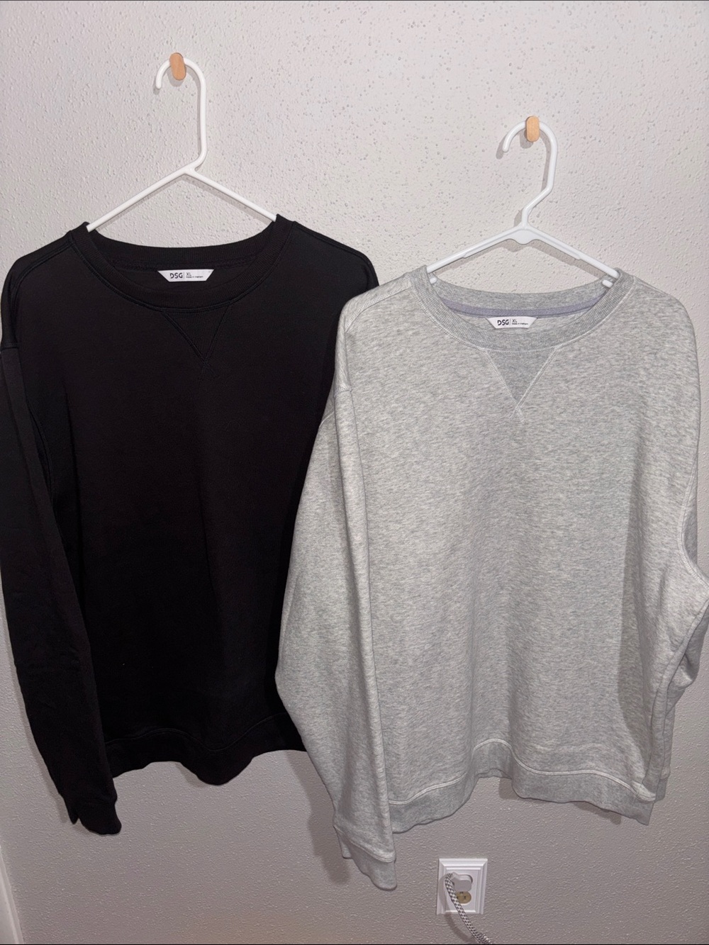 DSG - Women’s Crewneck Sweater bundle - Black & Light Gray (size X-Large)